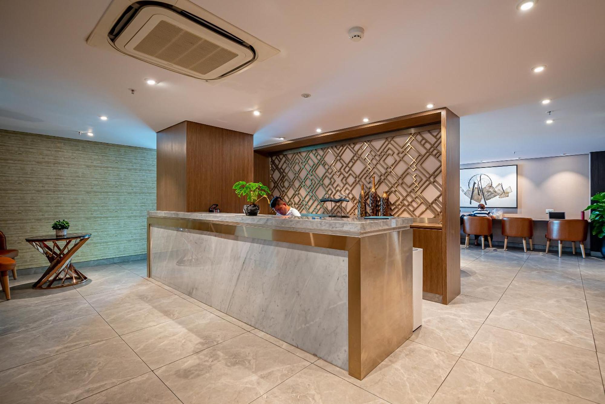 Luxury Gold - D1mension & Zenity In District 1 *