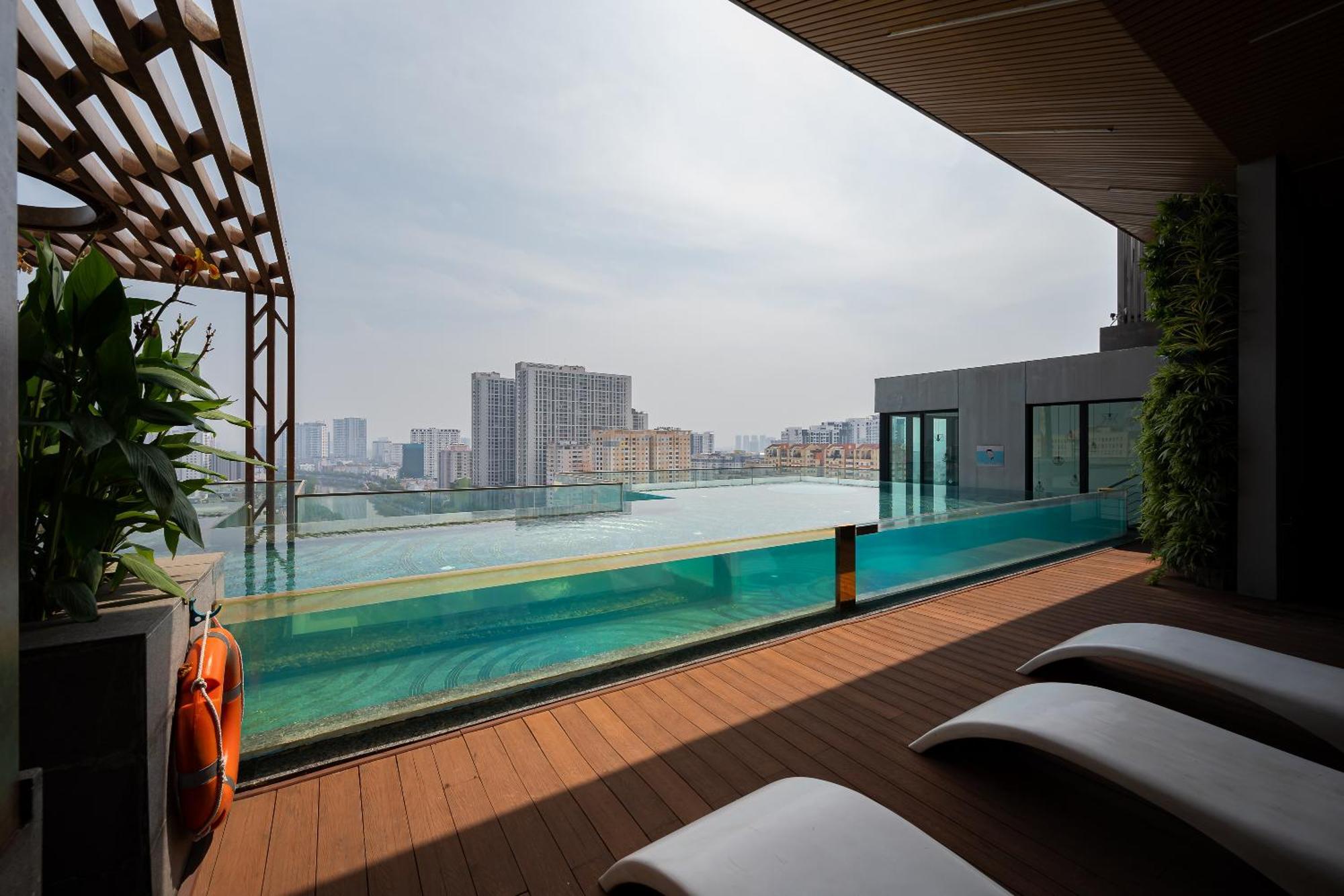 Luxury Gold - D1mension & Zenity In District 1